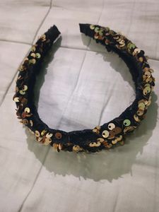 Black And Golden Combination Hairband Looking Good