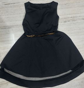 Chic Black Sleeveless Dress with Belt