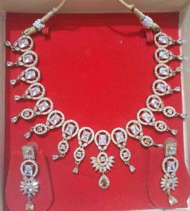 SALE🎊🎊🎊Elegant AD Necklace and Earring Set