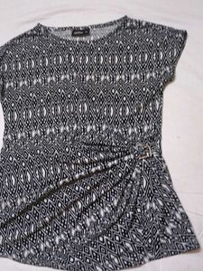 Stylish Black &amp; White Geometric Print Top