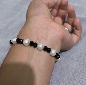 Elegant Pearl &amp; Black Beaded Bracelet