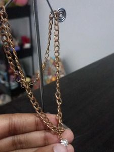 Elegant Gold Chain Necklace with Pendant