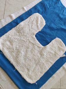 Plush U-Shaped Bath Mat