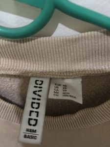 H&amp;M beige Cropped Sweatshirt