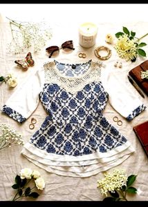 🎀✨Vintage Floral Blue &amp; White Peplum Top