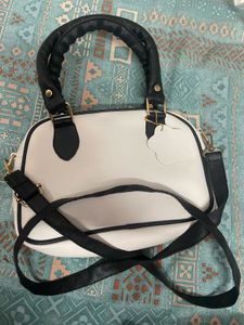 Chic White &amp; Black Handbag