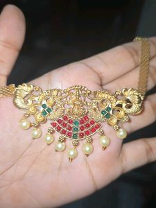 Exquisite Gold Necklace with Pearls