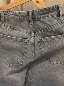 ZARA Stylish Light Wash Denim Jeans US-0
