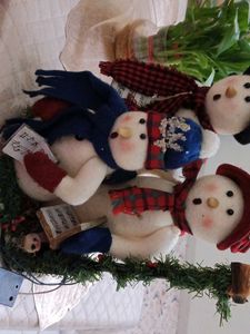 Charming Snowman Caroler Figurine Set