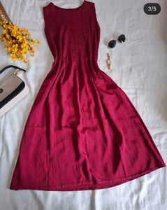 Elegant Pleated Red Midi Dress