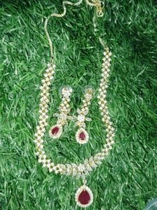 Stunning Crystal Necklace &amp; Earring Set