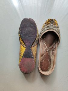 Yellow Women Jutti