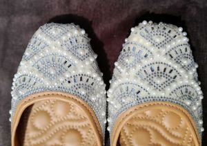 Embellished Juttis/Mojaris - White