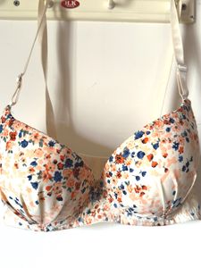 Cream Lian Xiang bra