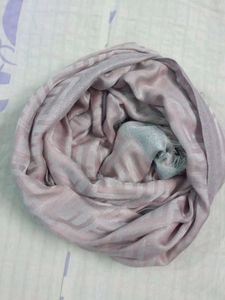 Elegant Scarf with Geometric Pattern
