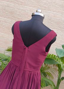 Elegant Burgundy V-Neck Gown