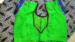 Elegant Green &amp; Rani Pink Embroidered Saree 🌸