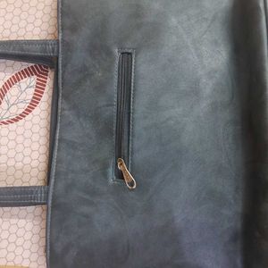 Stylish Black Quilted Handbag