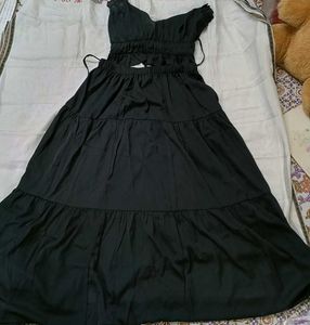 Chic Black Cutout Tiered Maxi Dress