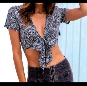 Chic Floral Tie-Front Crop Top