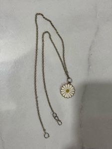 Daisy Pendant Necklace