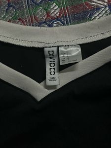 Black Cropped V-Neck T-Shirt