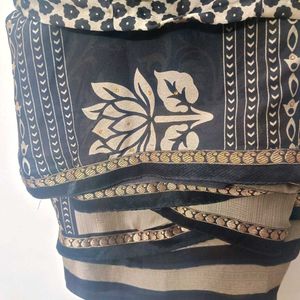 Elegant Floral Print Saree with Contrast Blouse