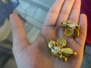 NEW 100% OG Swarovski Flower Crystal Earrings