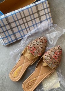 Embellished Jutti Flats
