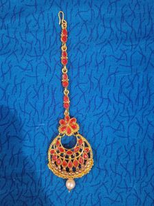 Elegant Maang Tikka