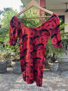 Red Rose Print 3/4 Sleeve Top