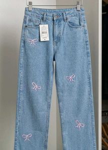 Light Wash Bow Embroidered Jeans