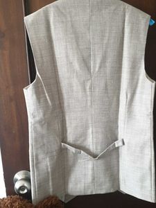 brand 👌new 42Gray Linen Vest