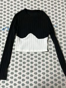Black & White Ribbed Long Sleeve crop top