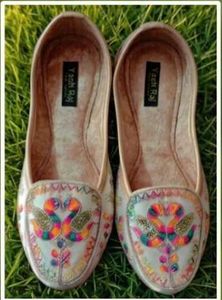 Embroidered Juttis/Mojaris