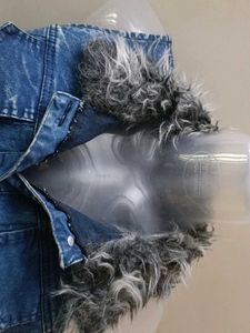 CUTE 💕 AND STYLISH 😎Fur Collar Denim Vest
