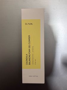 iunik calendula balancing foam gel cleanser