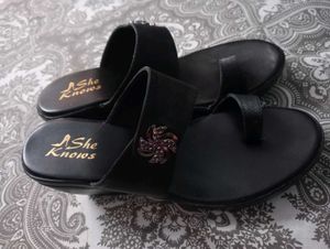 Stylish Black Flat Sandals
