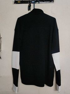 Chic Black &amp; White Striped Sweater