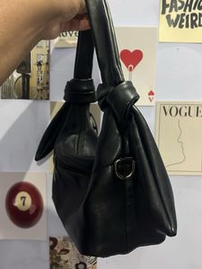 🖤 Black Leather Sling Bag