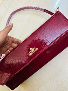 Chic Burgundy Clutch Bag 👛