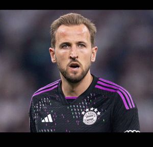 Bayern set Kane worldmap edition footballJersey