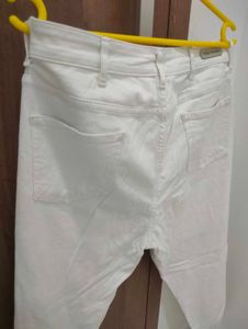 White Cropped Jeans