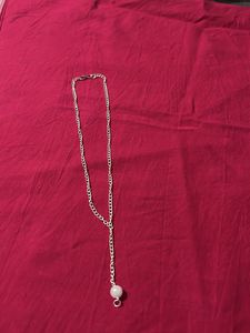 Elegant Silver Tone Necklace with Pearl
