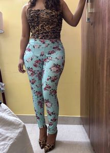 Blue Floral Print Cropped Pants