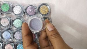 🆕25 Piece Eye Glitters