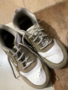 3pair of footwear