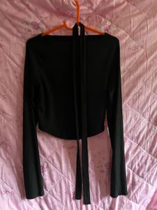 Chic Black Long Sleeve Cropped Top