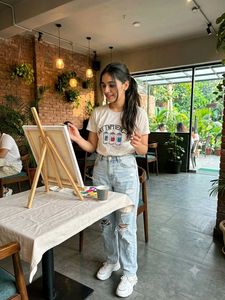 Art Influencer Graphic T-Shirt