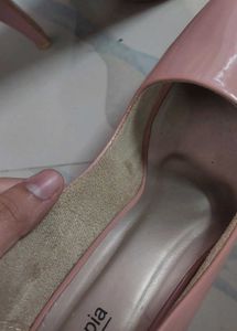 Elegant Pink Patent Heels